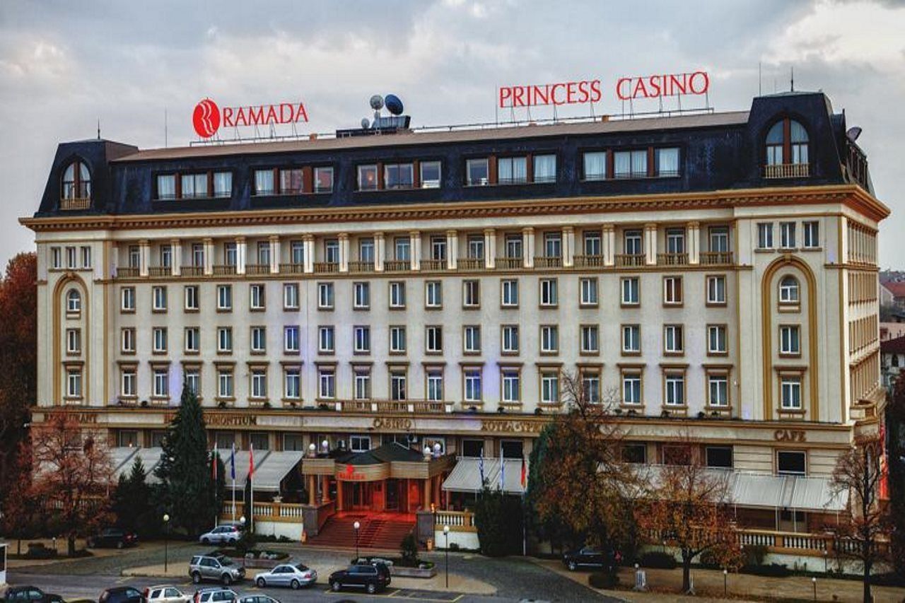 Hôtel Ramada By Wyndham Plovdiv Trimontium Extérieur photo